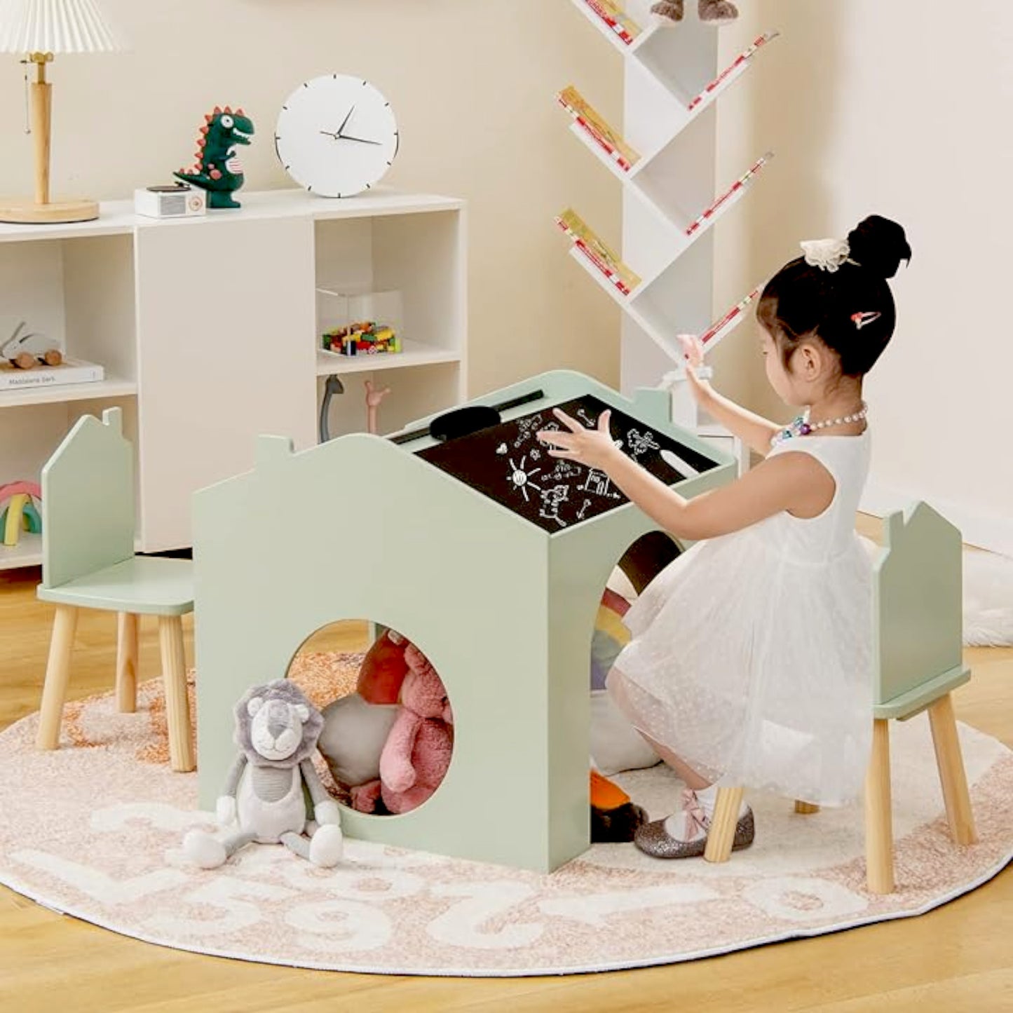 Детска Маса GINGER HOME с 2 Столчета - Мултиактивна Къщичка с Черна Дъска, Плот за Рисуване и Четене