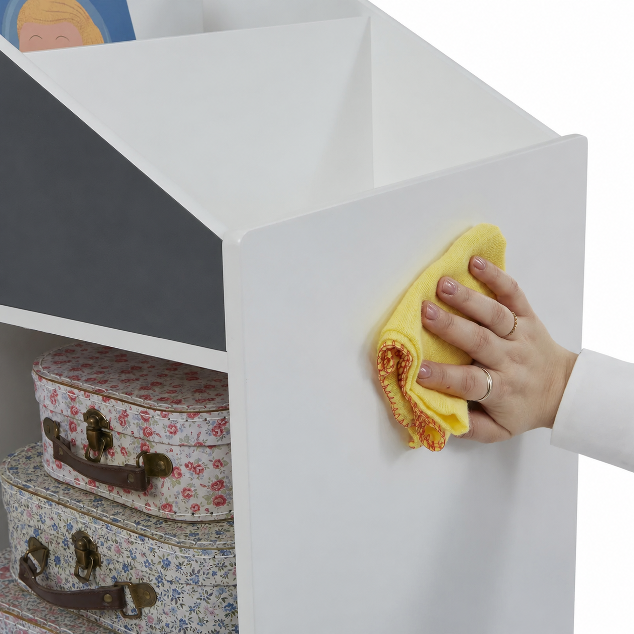 Scaffale per Giocattoli e Libri per Bambini GINGER HOME a Forma di Casetta con Lavagna, Montessori, Bianco, 72.5×40×95.8 cm