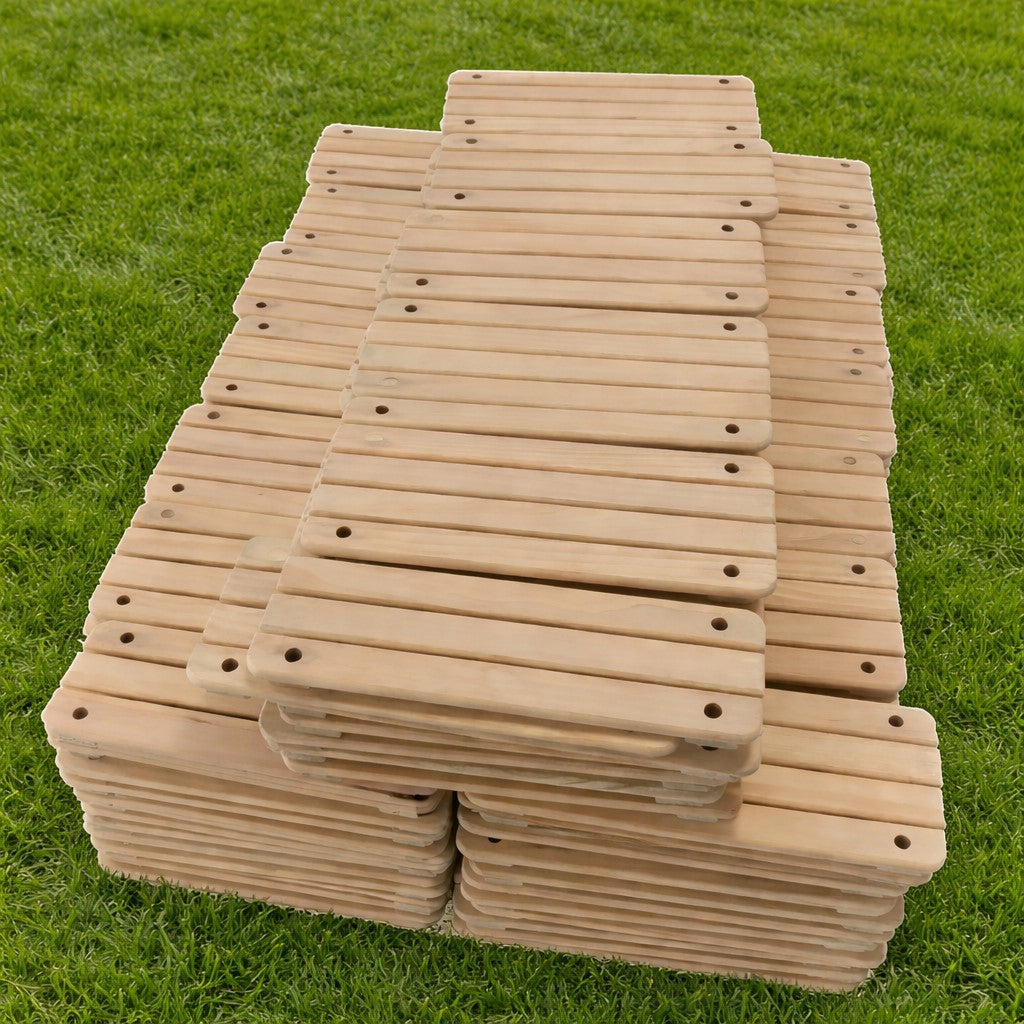 Дървени елементи на люлка в процес на производство и подготовка