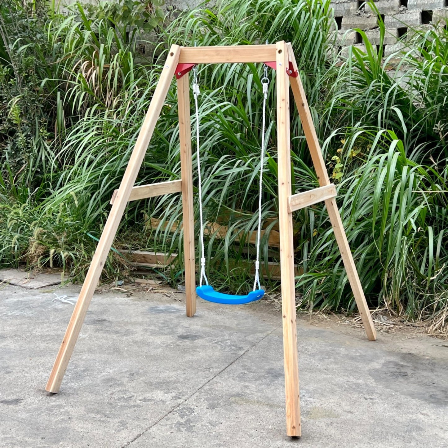 Altalena in legno per bambini GINGER HOME, 156x200x201 cm, gioco sicuro all'aperto