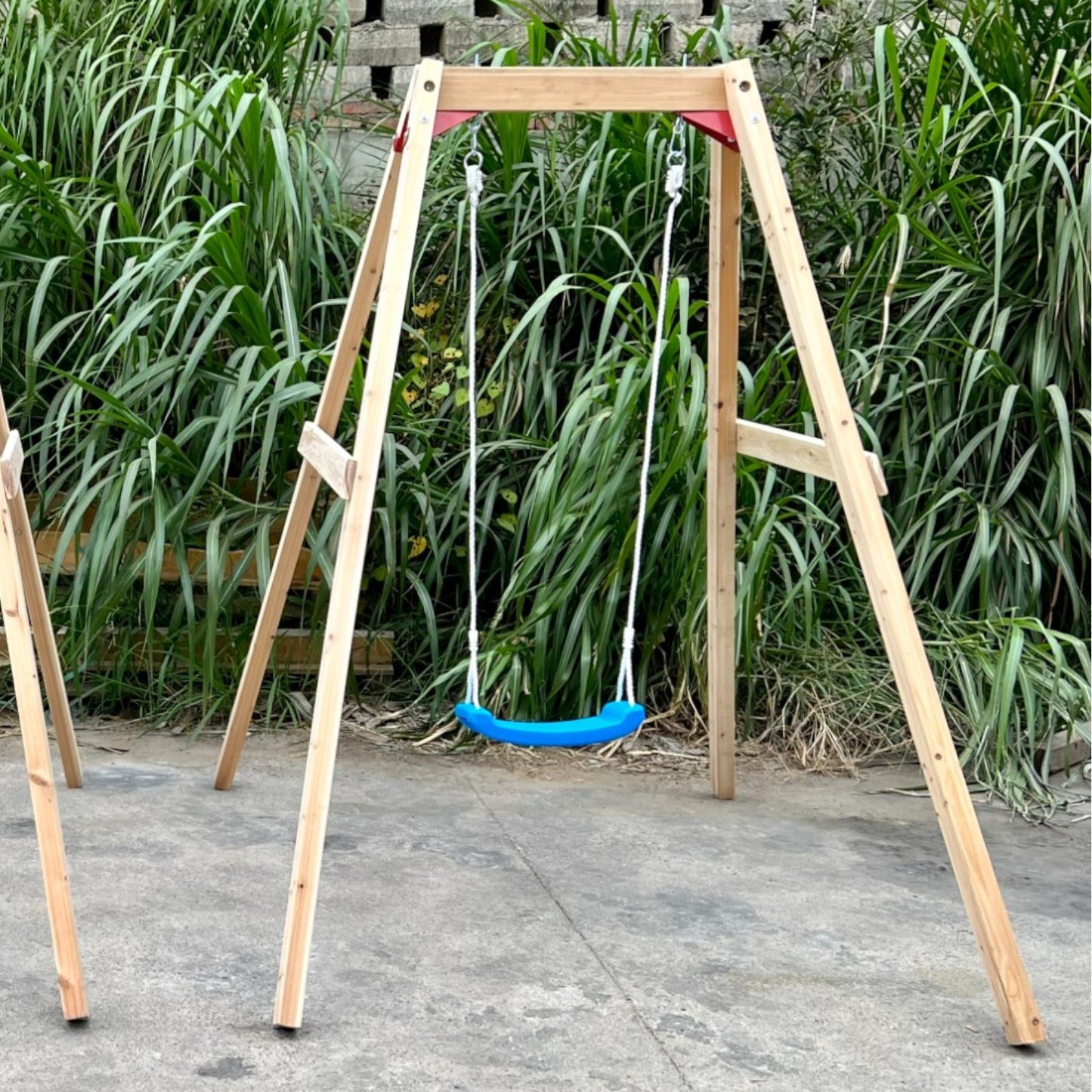 Altalena in legno per bambini GINGER HOME, 156x200x201 cm, gioco sicuro all'aperto