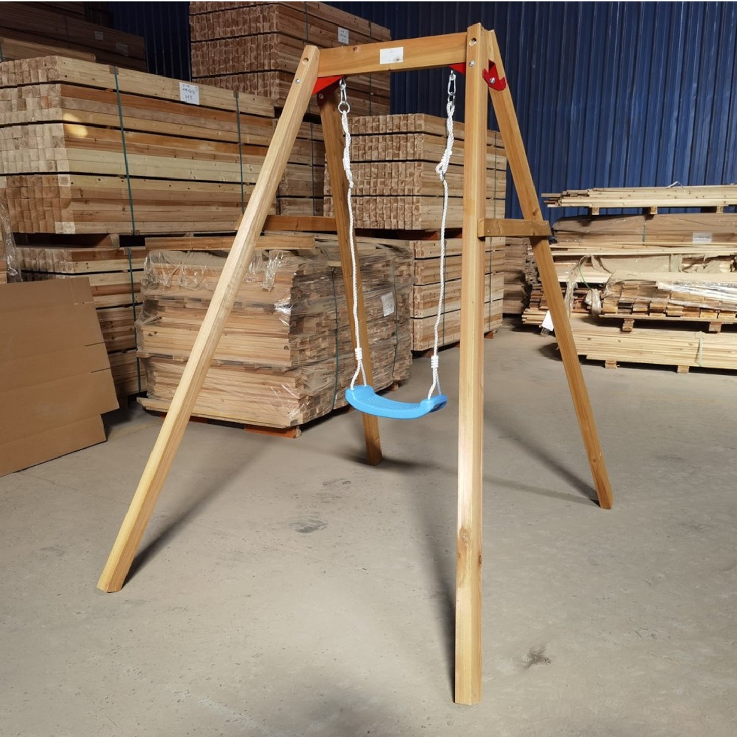 Altalena in legno per bambini GINGER HOME, 156x200x201 cm, gioco sicuro all'aperto