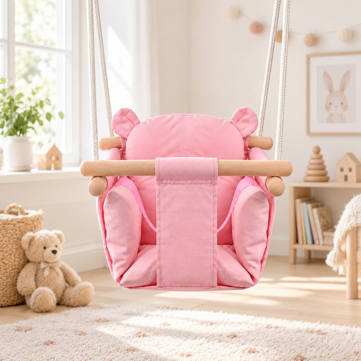 Розова детска люлка Мече GINGER HOME, окачена в уютна детска стая с мека седалка и дървена конструкция