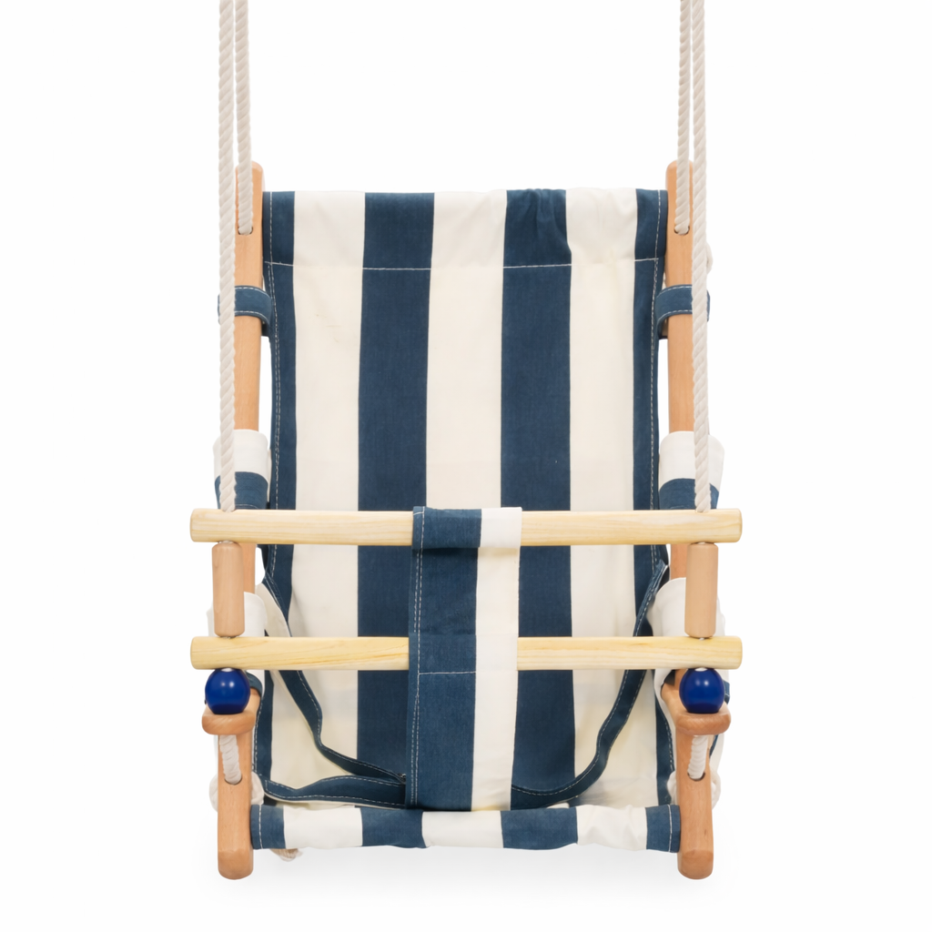 Детска дървена люлка тип шезлонг GINGER HOME – преден изглед с предпазен дървен борд