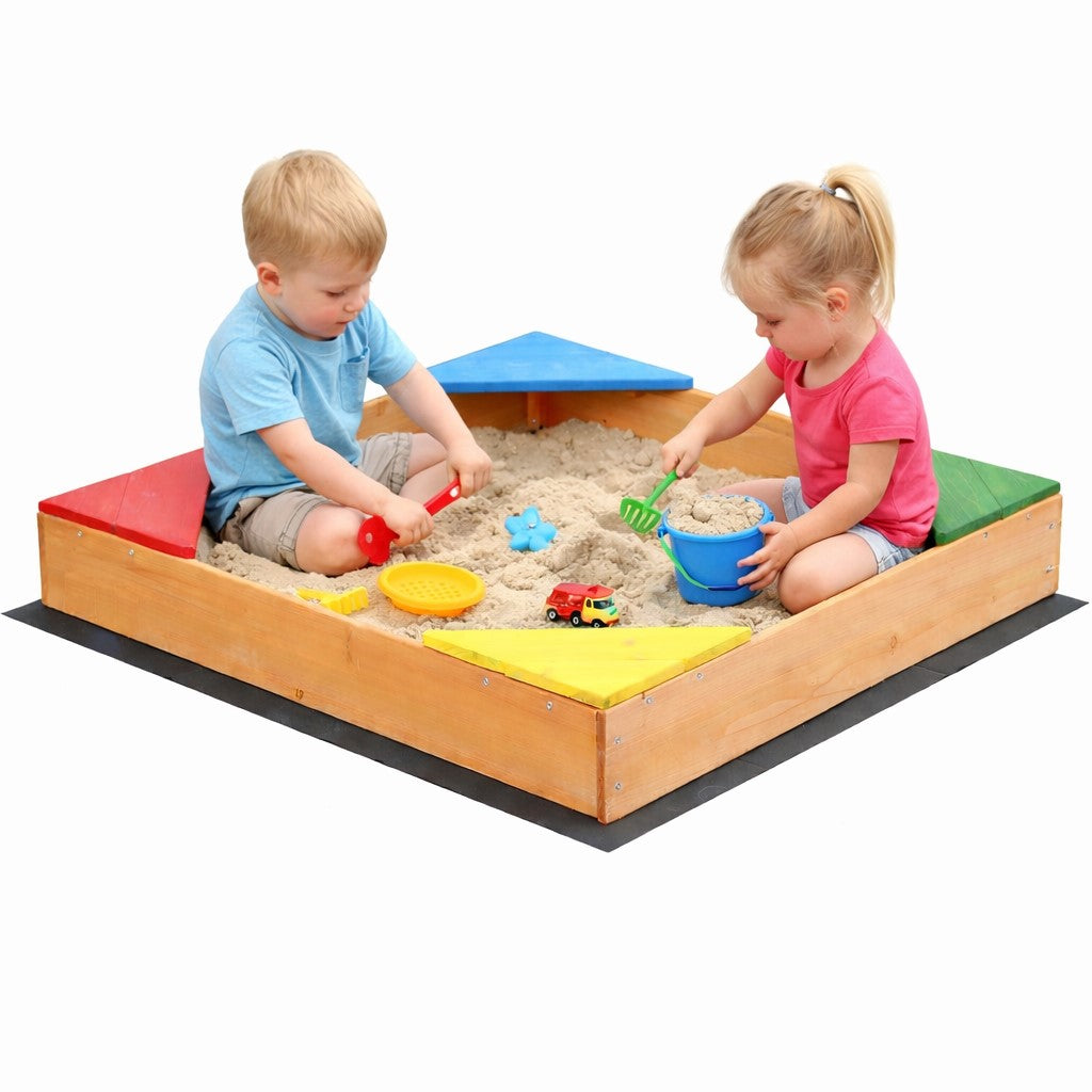 Детски дървен пясъчник GINGER HOME с деца, играещи с пясък на открито