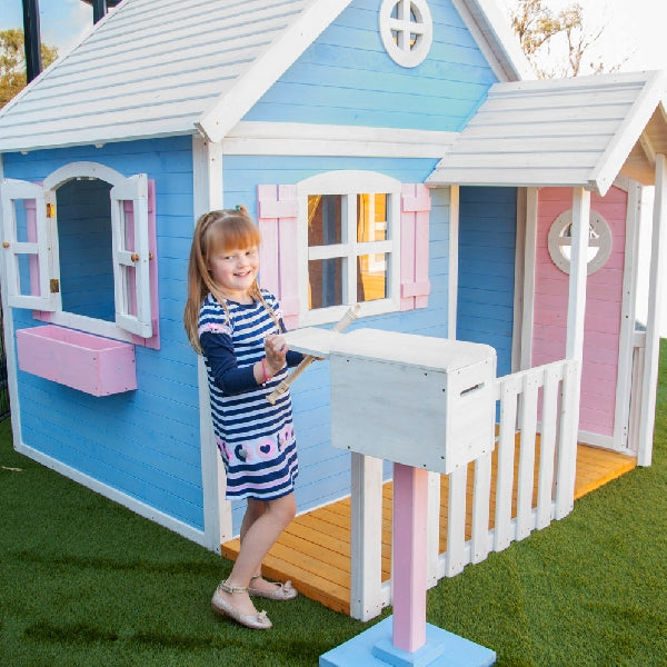 Пощенска кутия към детска къща за ролеви игри – детайл