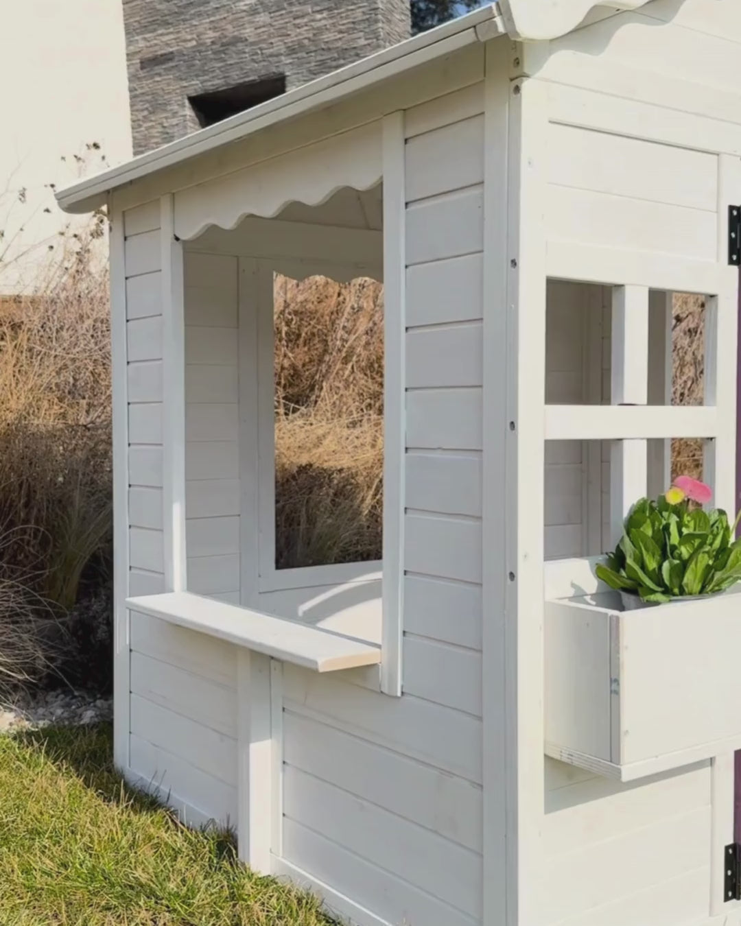 Видео на детска дървена къщичка за игра GINGER HOME в градина