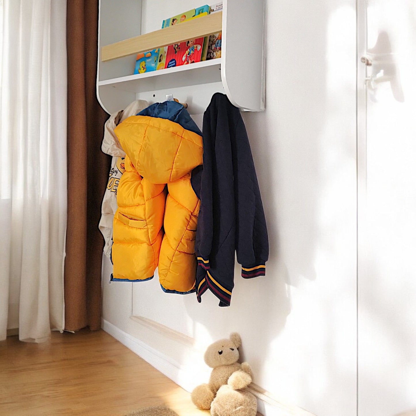 Стенна Детска Етажерка GINGER HOME – Бяла, с Рафтове и Закачалки